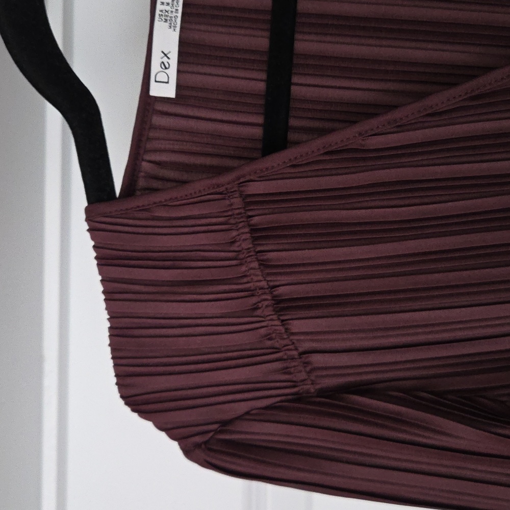 NWT DEX Plissé Plum V-Neck Dress, Size M - Picture 7 of 9